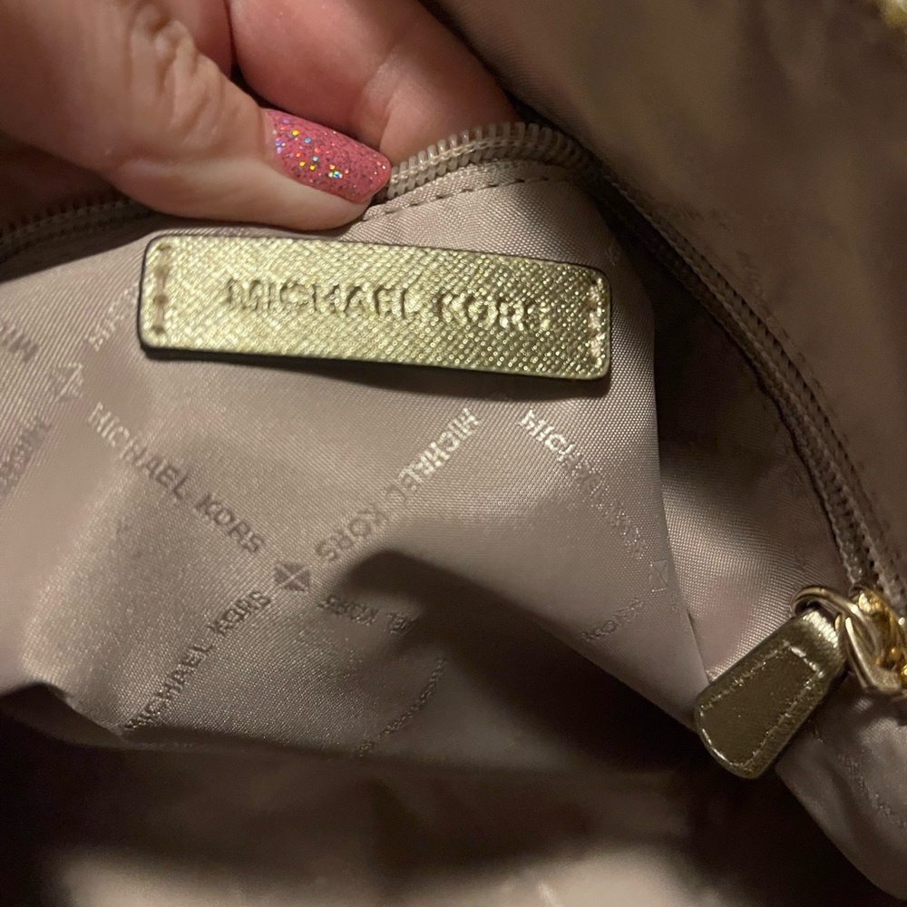 Micheal Kors hand bag - Picture 8 of 12